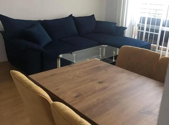 Spacious, 2 Bed Apt, Orchid * 阳光海滩