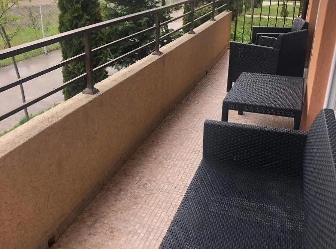 Spacious, 2 Bed Apt, Orchid * 阳光海滩