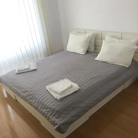 Spacious, 2 Bed Apt, Orchid *